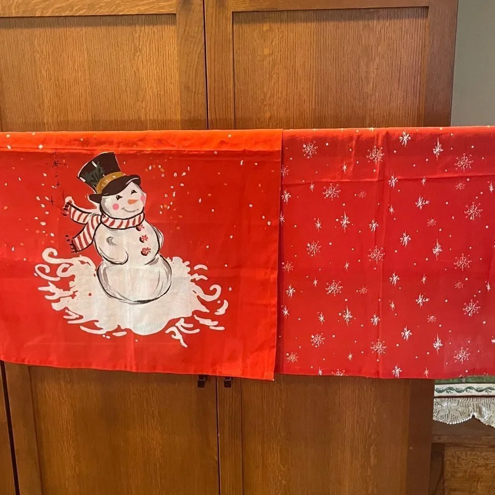 Sur La Table Red & White Kitchen Towels Embroidered Snowman & Snowflakes NWOT